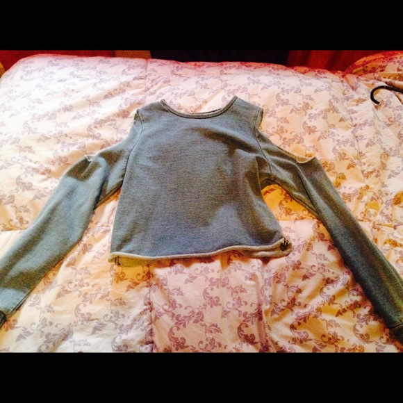 Distressed shoulders - long sleeve crop top