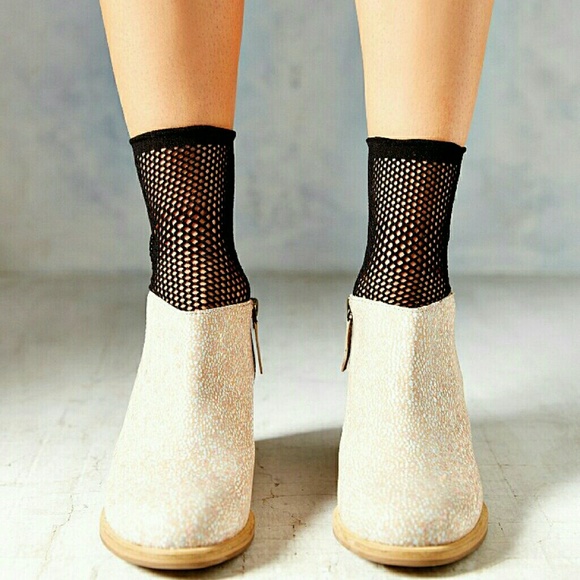 🆕 Unique Ankle Boots - Picture 2 of 4