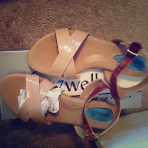 Very cute and classy nude sandals!