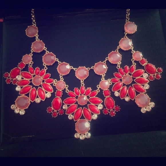 CLEARANCE‼️Arden b statement necklace