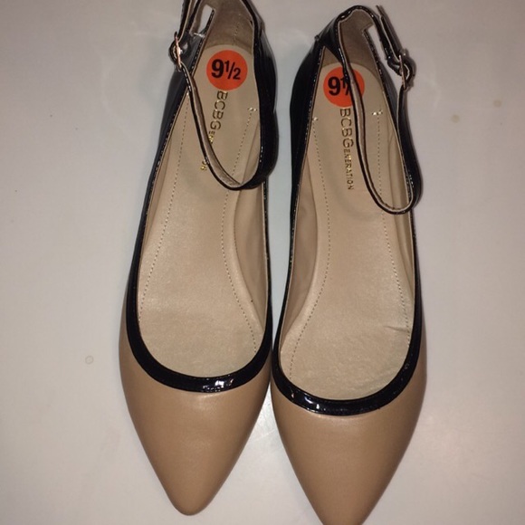 🔥 NEW BCBG 🔥NUDE FLATS