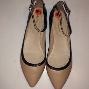🔥 NEW BCBG 🔥NUDE FLATS