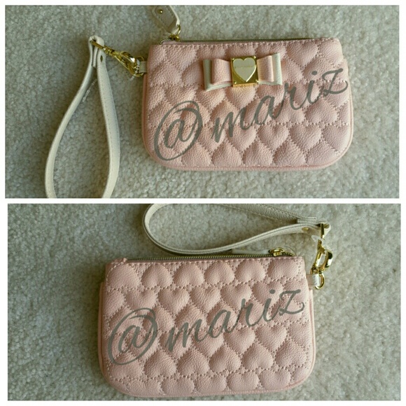 FLASH SALE!  NWOT Betsey Johnson wristlet
