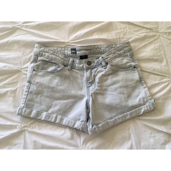 Premium denim light wash rolled shorts