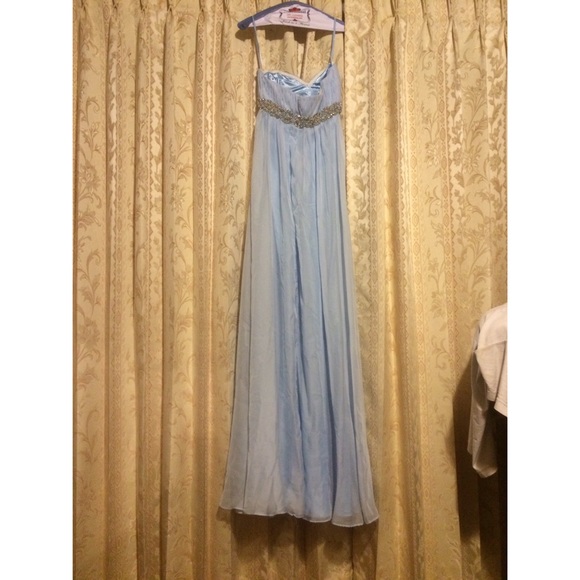 La Femme 19996 Prom Dress - Picture 2 of 4