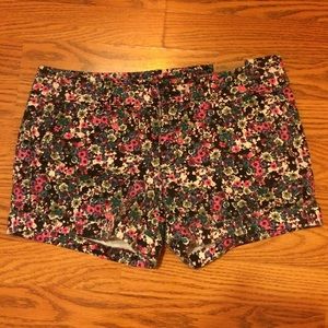 American eagle floral shorts never worn!