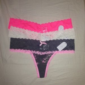 NWT Jessica Simpson Lace Thong Bundle