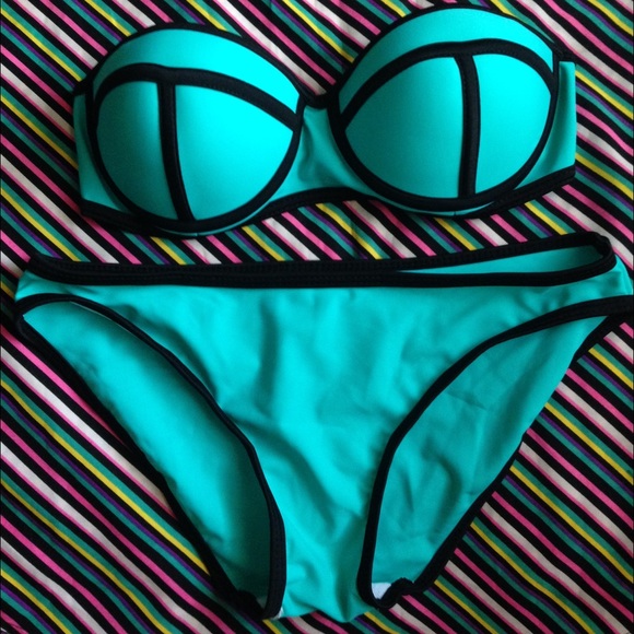 Outerwear - NEW Bikini Set💕 FINAL PRICE