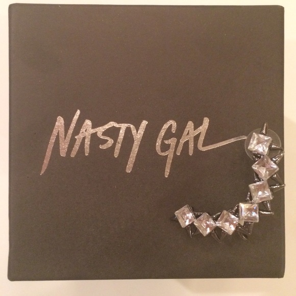 NEW Nasty Gal Alya ear cuff / earring - Picture 3 of 3