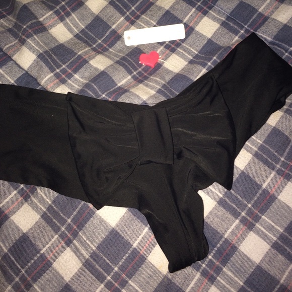 Lolli bow bottoms. Color: black
