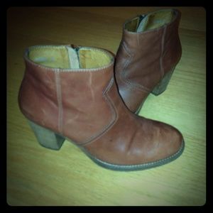 Gap brown leather heeled booties