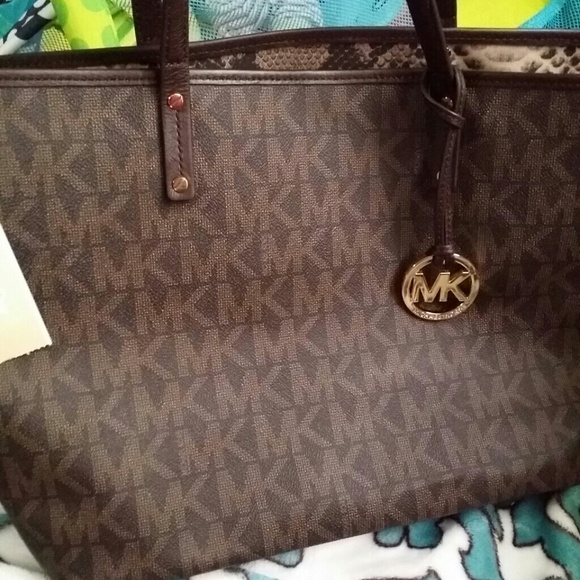 SOLD!!!!michael korse tote reversible bag