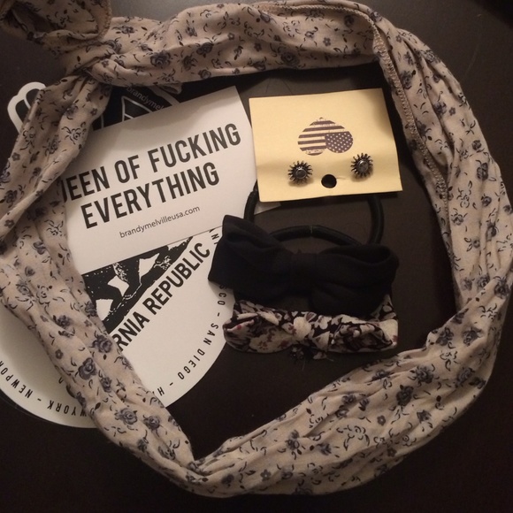 Brandy melville accessory bundle