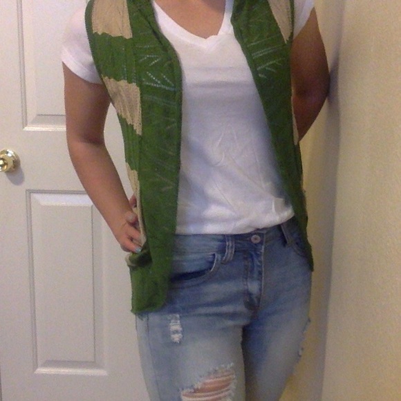 DAYTRIP green and beige vest