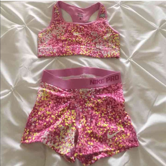 ❌SOLD❌ on diff site. Nike pro set