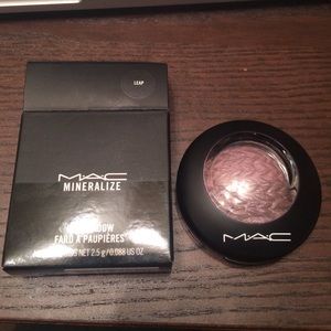 MAC Leap mineralize eye shadow
