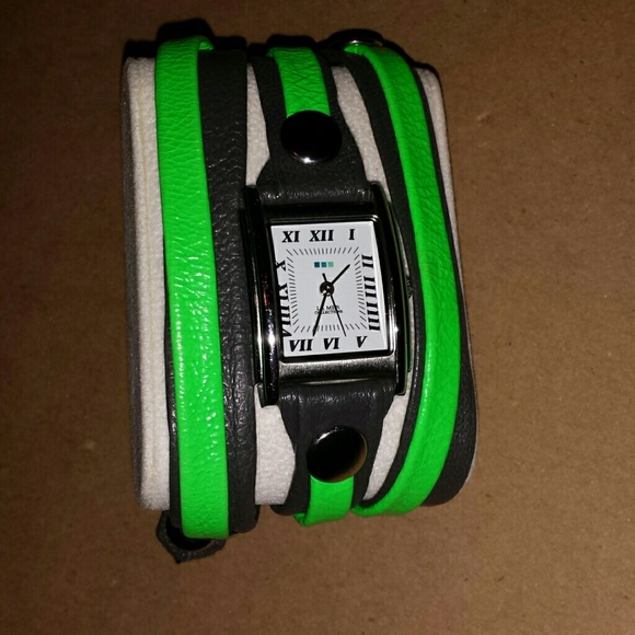 La Mer Wrap watch in grey and lime green leather