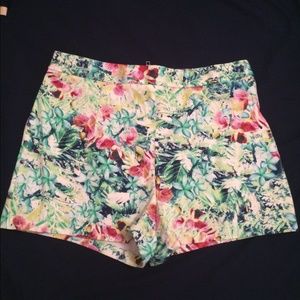 Forever 21 floral high waisted shorts‼️