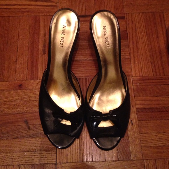 Nine West black pumps