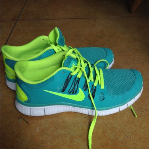 🚫SOLD 🚫Nike free runs - Picture 1 of 3