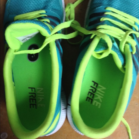 🚫SOLD 🚫Nike free runs - Picture 2 of 3