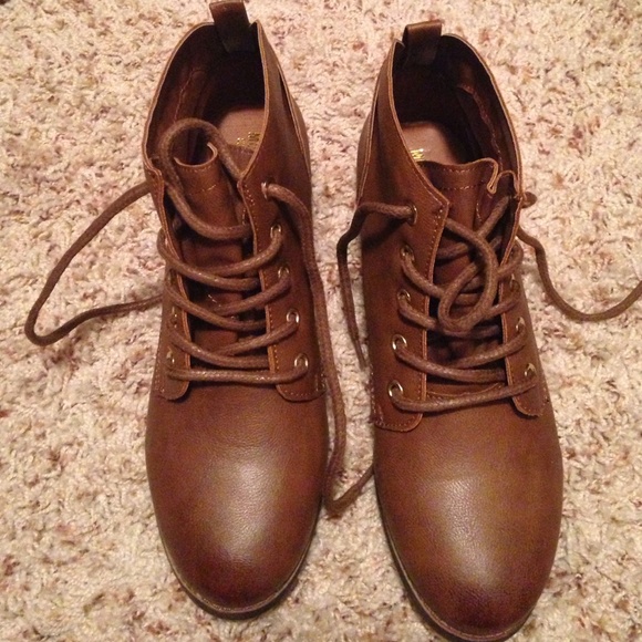 Ankle flat boots