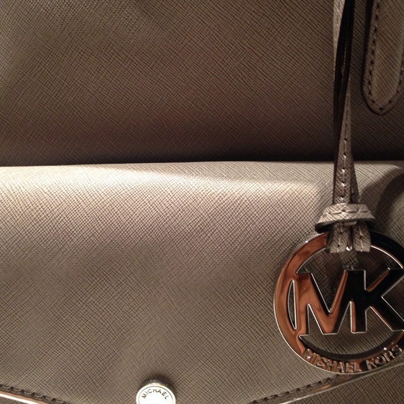 Michael Kors Jet Set grey handbag - Picture 2 of 4