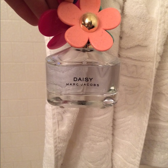 Daisy perfume barely used 1.7oz