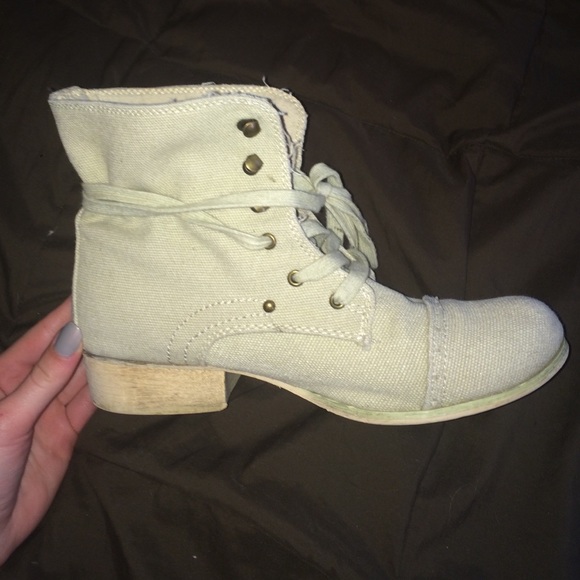 tan bootie