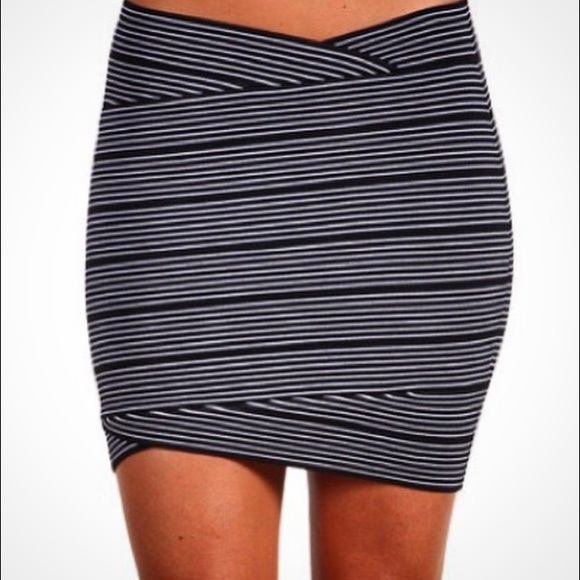 ✨Host Pick✨BCBG striped bandage mini skirt