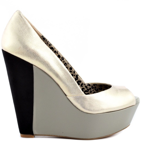 Jessica Simpson Tricolor Wedges