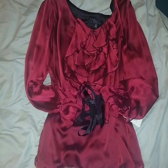 Gorgeous Blouse - Picture 3 of 3