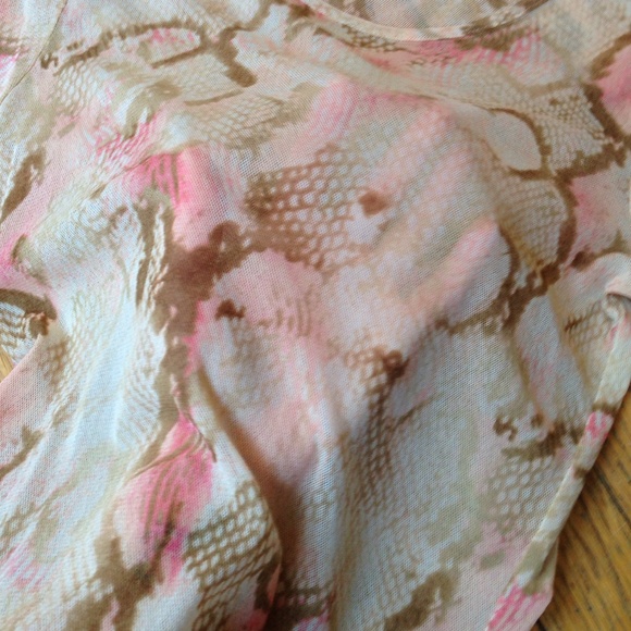 Snakeskin Pattern Express Top - Picture 3 of 4