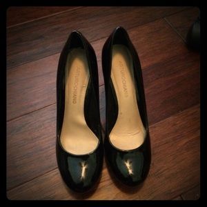 Black patent leather pumps