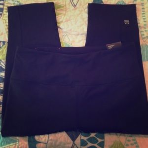 Victoria secret knock out crop size medium