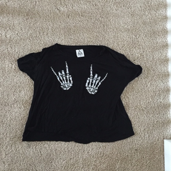 🚫🚫 SOLD 🚫🚫 UNIF Tee