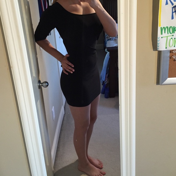 One sleeve cutout dress - Picture 3 of 4