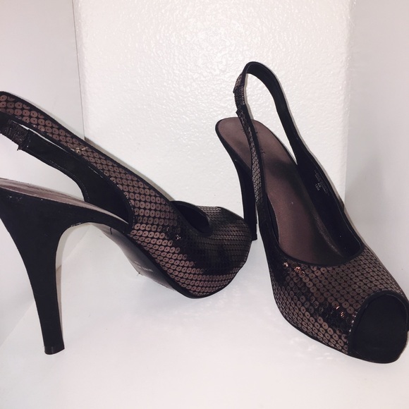 SZ 11 Nine West high-heeled shoe