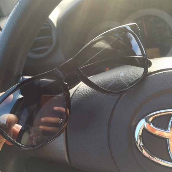 Oakley Jewelry - Oakley Frogskin Sunglasses