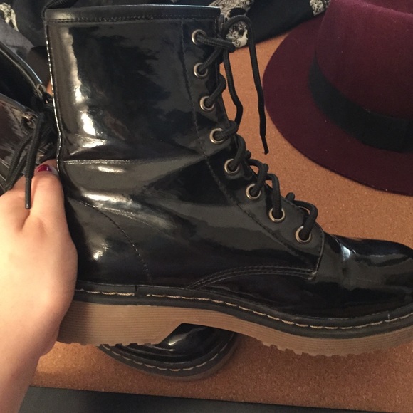 Boots - Picture 4 of 4