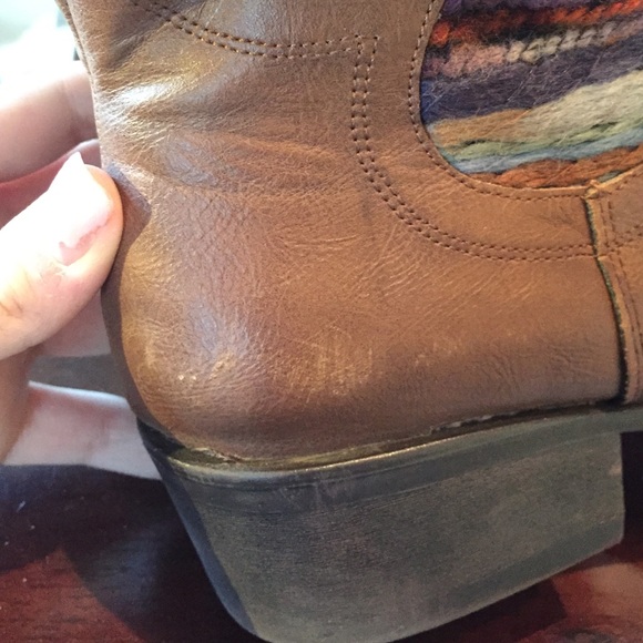 Cute boots that will go with anything! - Picture 2 of 4