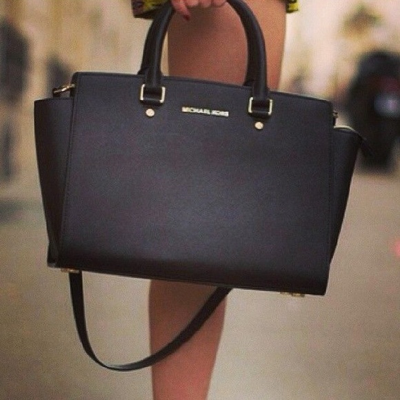 ❌SOLD Michael Kors Selma bag- black