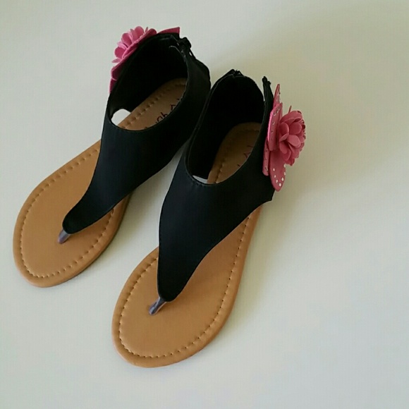 **SOLD **  Little Girls Sandals