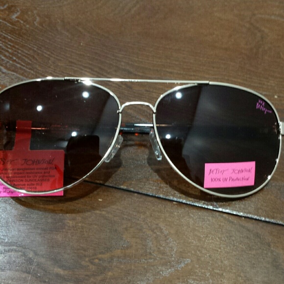 Betsey Johnson aviator sunglasses