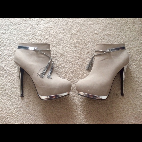 Sophia Booties by Dereon