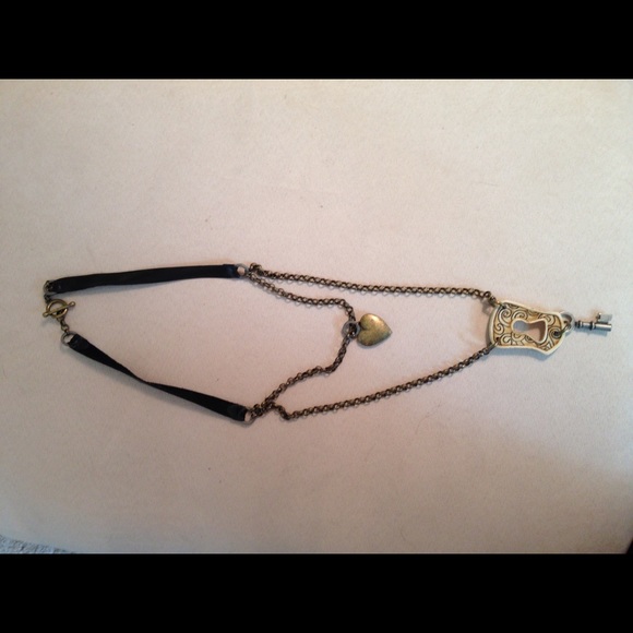 Rustic looking heart and key necklace - Picture 1 of 1