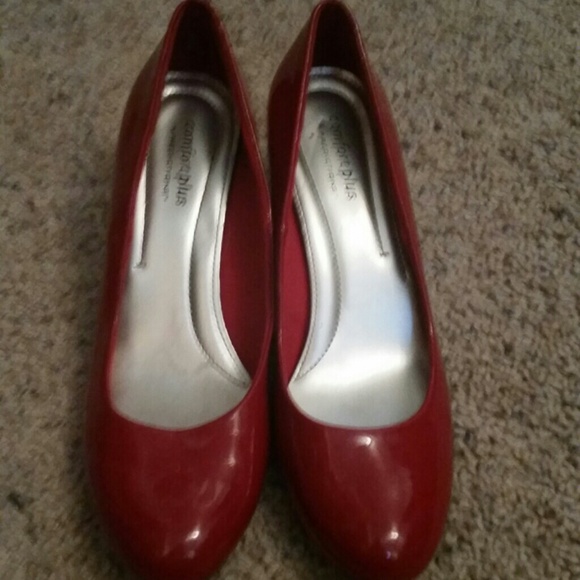 Red pumps