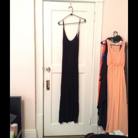 Tobi maxi dress, never worn!! Low back