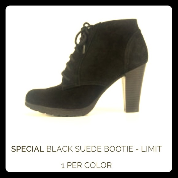 SOLD White Mountain size 7.5 Black Booties