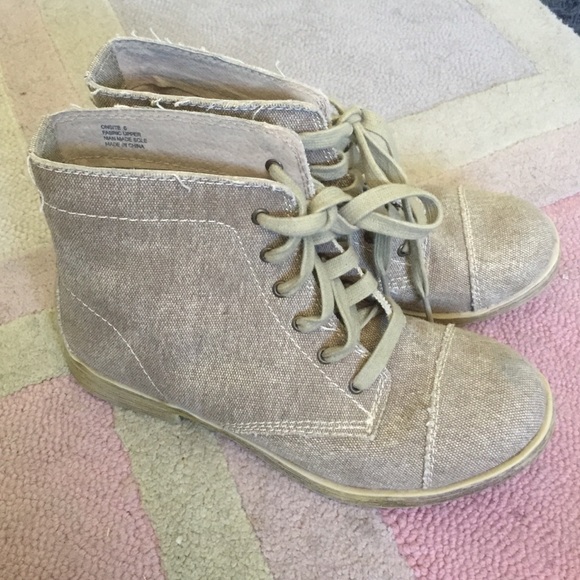 Khaki Green Boots Size 6